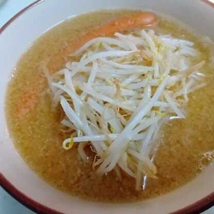 麺見えてませんが^^;おうちにあるもので簡単にスープが出来て助かりました♪美味しかったです♡